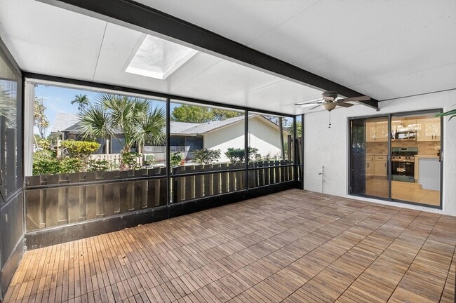 Building Photo - 717 NW 29th Ave