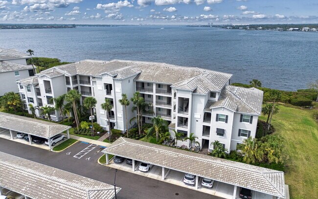 Building Photo - Riverfront Condo - 2 bed - 2 bath for rent