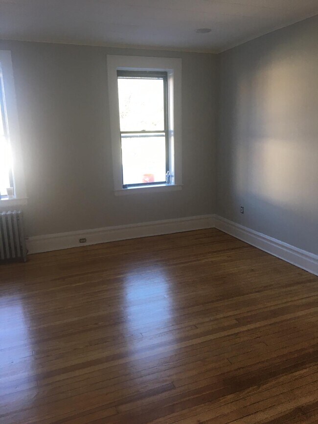 Building Photo - 366 Springfield Rd