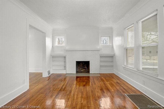 Building Photo - 415 Manistique St