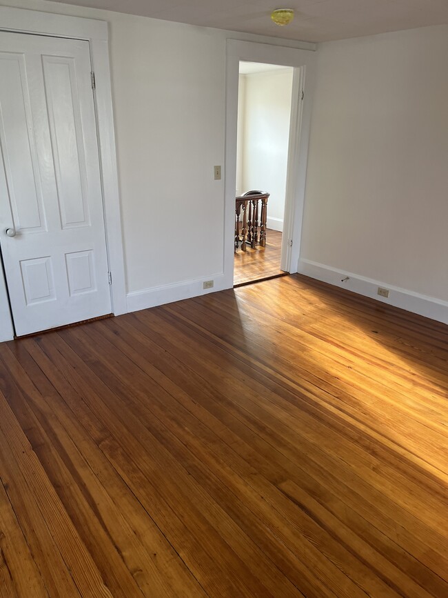 Hardwood floors - 281 Main St