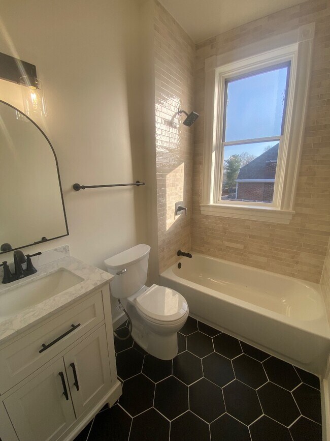 Building Photo - 4716 Louisiana Ave