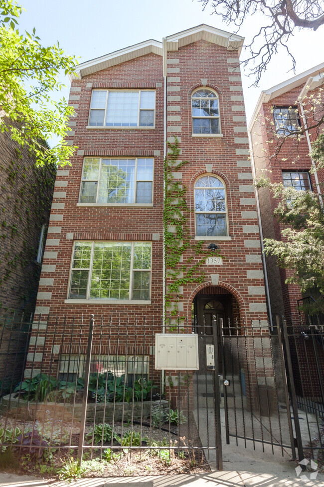 Building Photo - 1357 N Artesian Ave