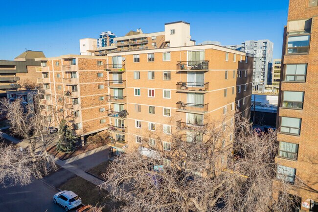 Photo du bâtiment - Willmax Apartments