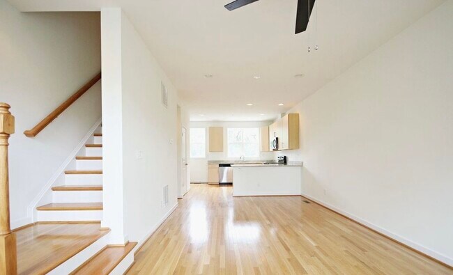 Foto del edificio - 874 Estes St