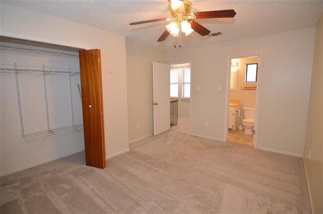 Building Photo - 8912 Circle Dr