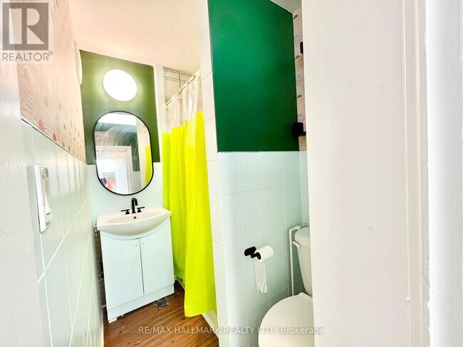 Photo du bâtiment - 866 Bathurst St