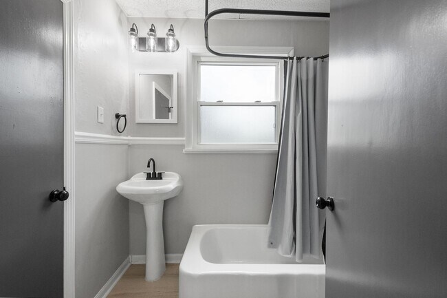 Foto del edificio - Stunning 2 bedroom home in Whitaker available January 15!