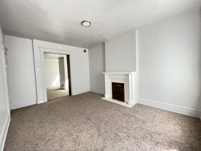 Building Photo - 549 Bates St