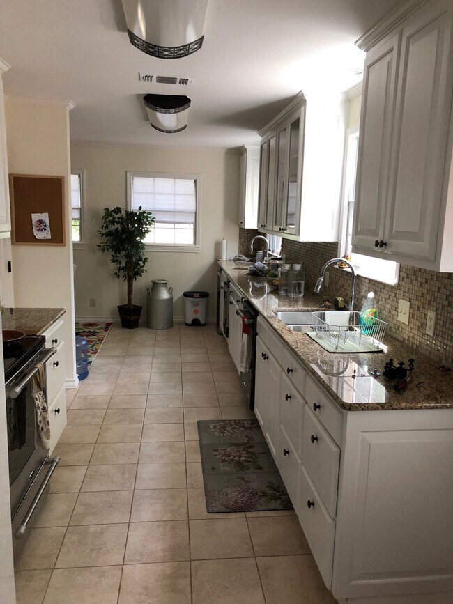 Kitchen - 516 S Jefferson St