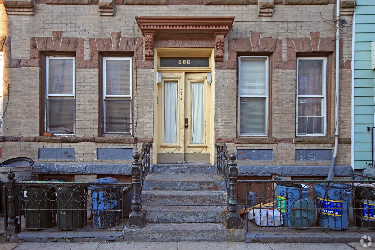 Foto del edificio - 686 Onderdonk Ave