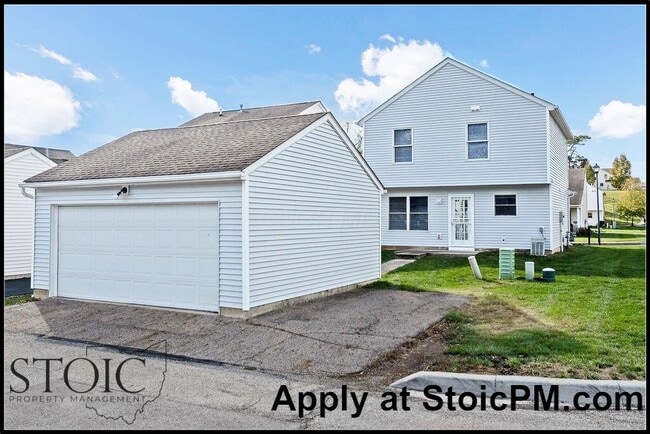 Building Photo - 1860 Meadowlawn Dr