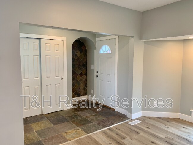 Foto del edificio - 6155 Broadway St