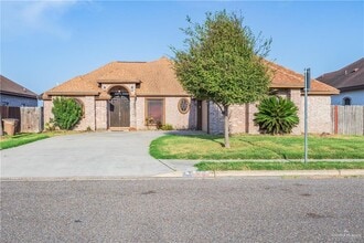 Building Photo - 3818 Oregon Dr