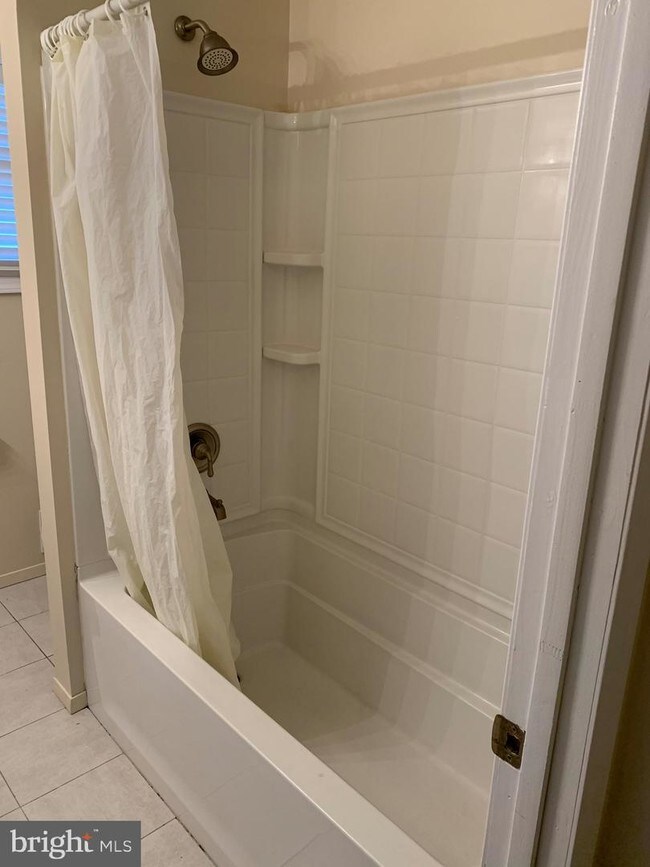 Foto del edificio - 45 Running Brook Rd