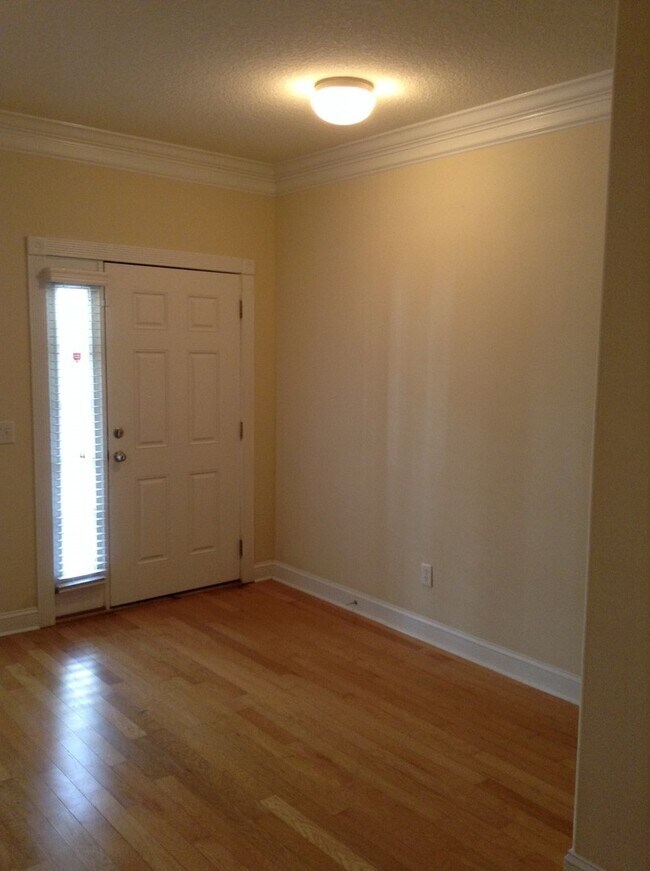 Building Photo - 502B Bradwell St.