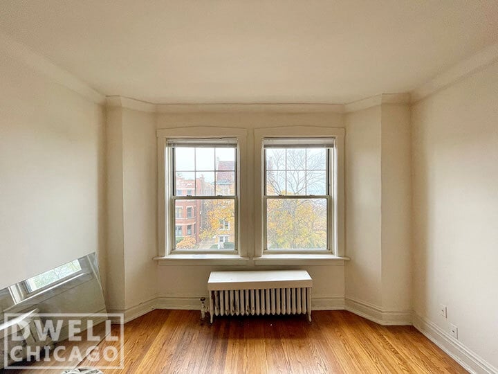 Primary Photo - 1037 W North Shore Ave