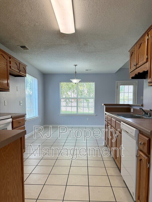Foto del edificio - 5353 Farm Ridge Dr