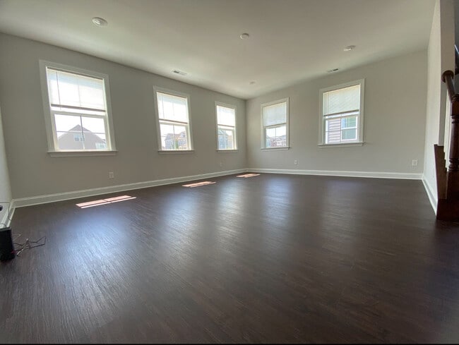 Building Photo - 718 Umber Dr