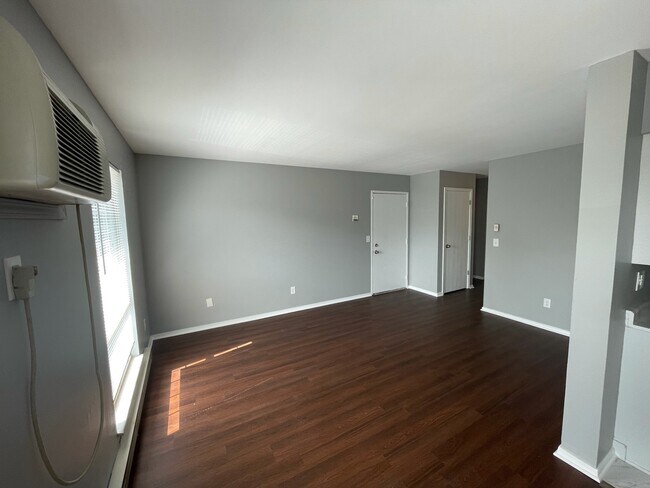 Building Photo - 405 E Reed St