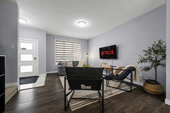 Photo du bâtiment - 10749-10792 92 St NW