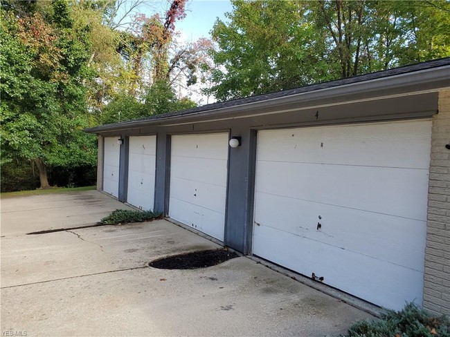 Building Photo - 4750 Oak Point Rd