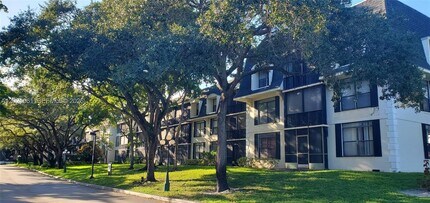 Building Photo - 3680 Inverrary Dr