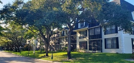 Building Photo - 3680 Inverrary Dr