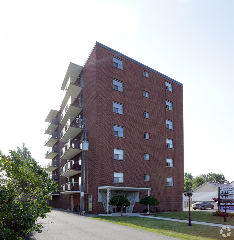 Photo du bâtiment - Southmount Apartments