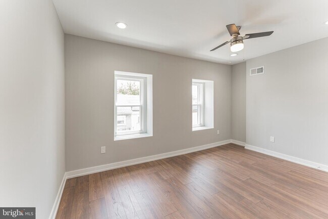 Building Photo - 168 Green Ln