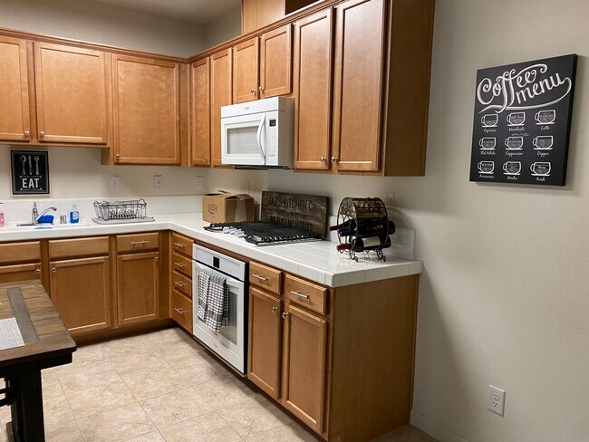 Open kitchen - 4728 Norris Canyon Rd