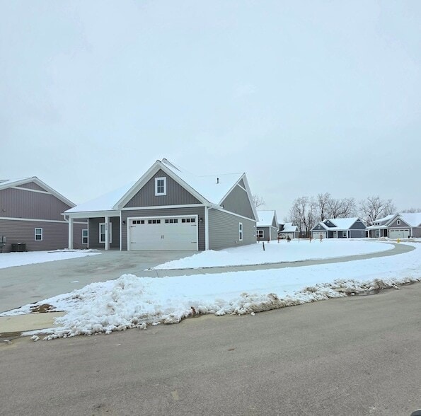 Building Photo - 8452 Oak Shade Cir