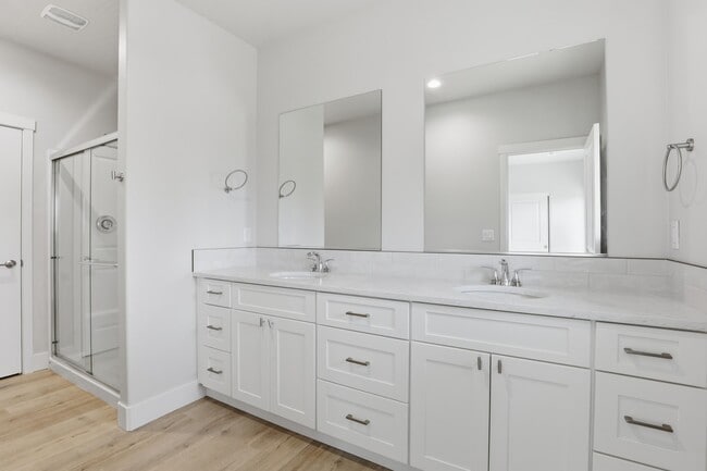 Building Photo - 609 Creative Way