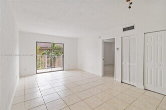 Building Photo - 1095 W 77th St