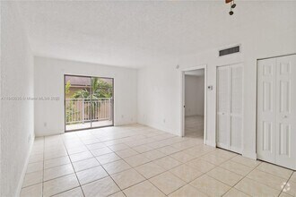 Building Photo - 1095 W 77th St