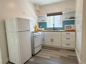 Building Photo - 2630 SW 31st Pl