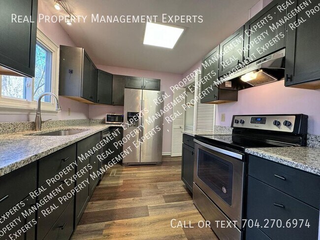 Foto del edificio - Charming 3 BR/ 2 BA Home in Matthews!