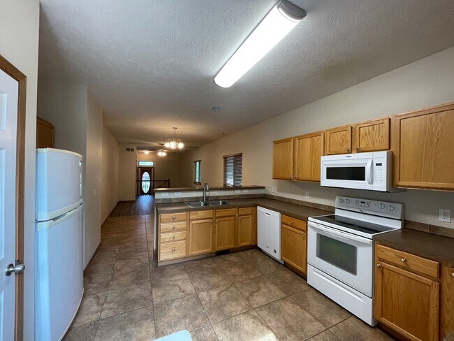 Foto del edificio - Spacious, updated, 5 bedroom, 3 bath house in south Lincoln.