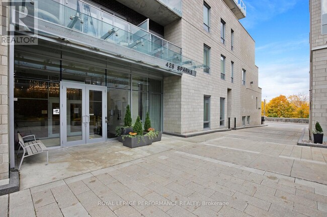 Building Photo - 428-1428 Sparks St.