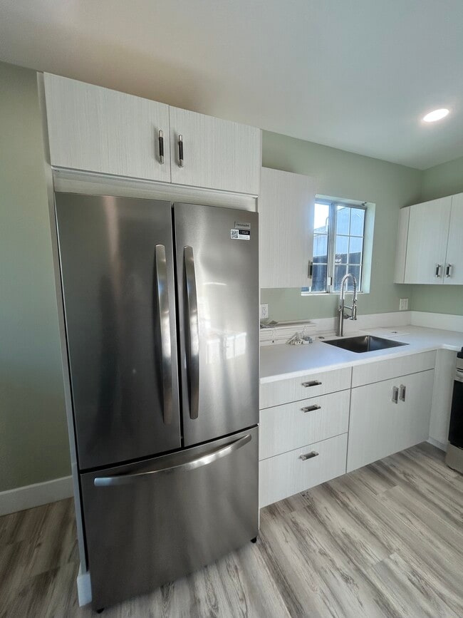 brand new kitchen - 408 W 2nd St