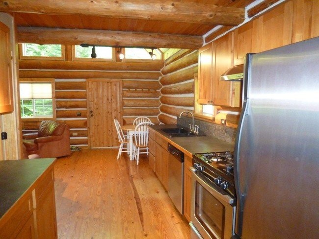 Foto del edificio - 597 Dry Creek Rd
