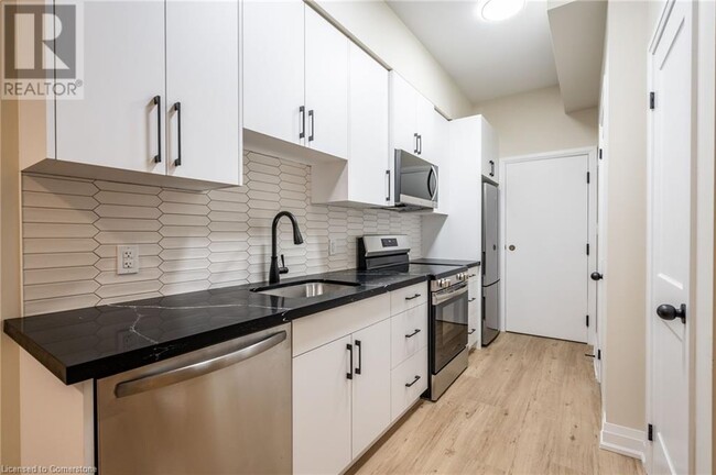 Photo du bâtiment - 728 11th Ave