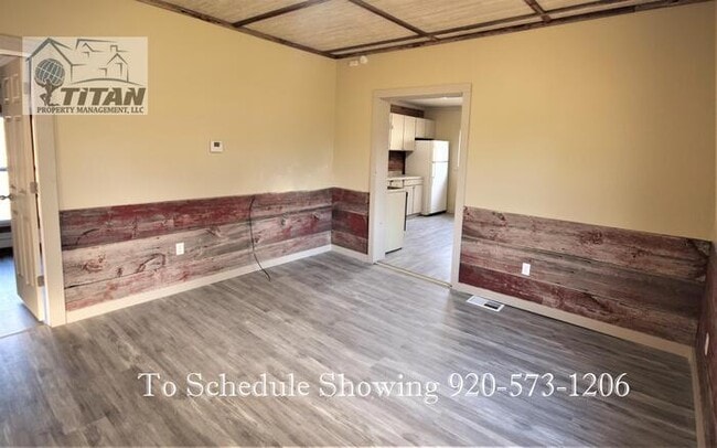 Building Photo - 2 Bedroom New London Town House