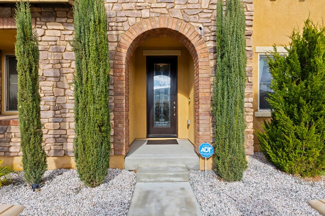 Building Photo - 35676 Small Pine Ct