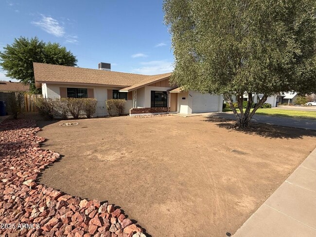Building Photo - 944 E Concorda Dr
