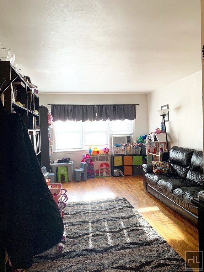 Foto del edificio - 153 STREET