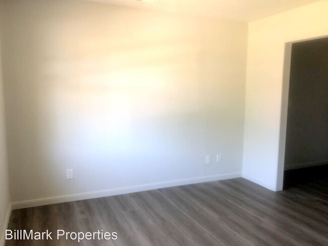 Building Photo - 1 br, 1 bath House - 5011-16 Fieldcrest Dr.
