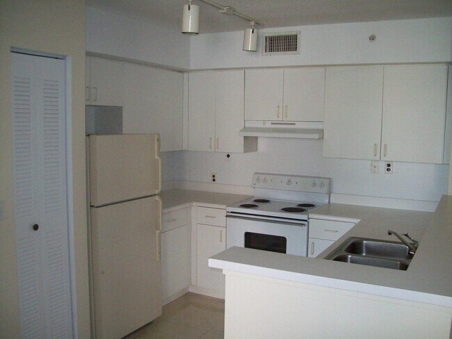 Building Photo - 7808  Sonoma Springs Circle 206 Lake Worth...