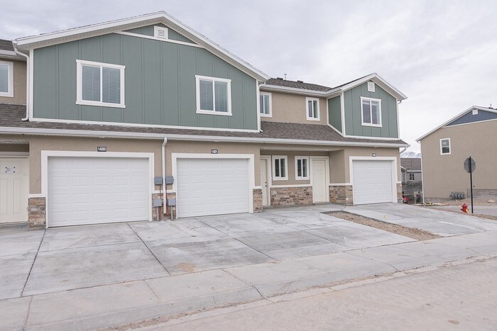 Foto principal - Granite Countertops! Brand New Townhome