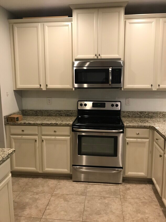 12525 Laurel Cove Dr, Fort Myers, FL 33913 Townhome Rentals in Fort